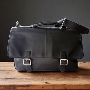 COACH F70666 Lexington Flap Top Black Leather Briefcase/laptop Bag
Buckle Detail